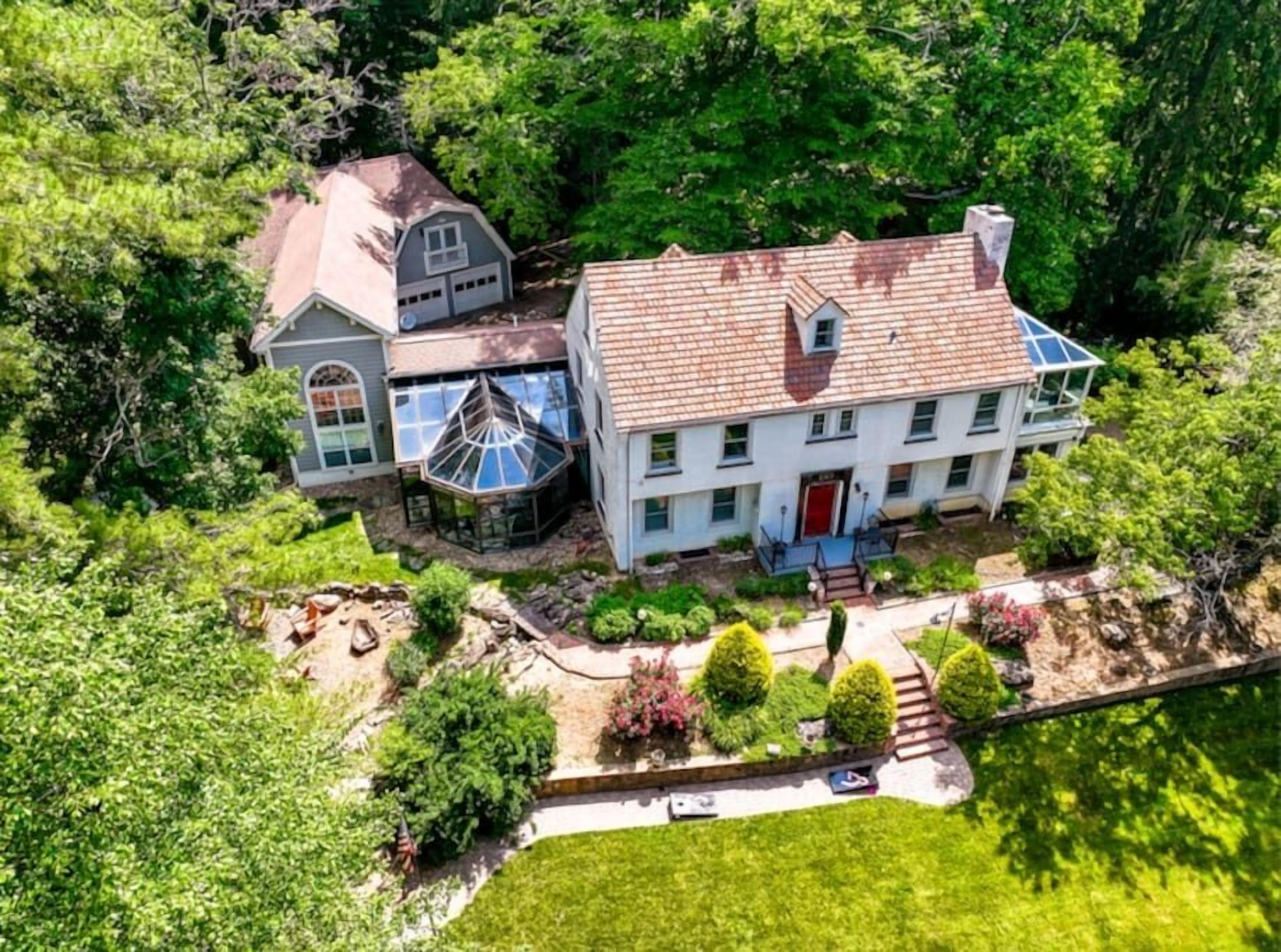 8 Bedroom MANSION Biltmore Lake with Hot Tub.