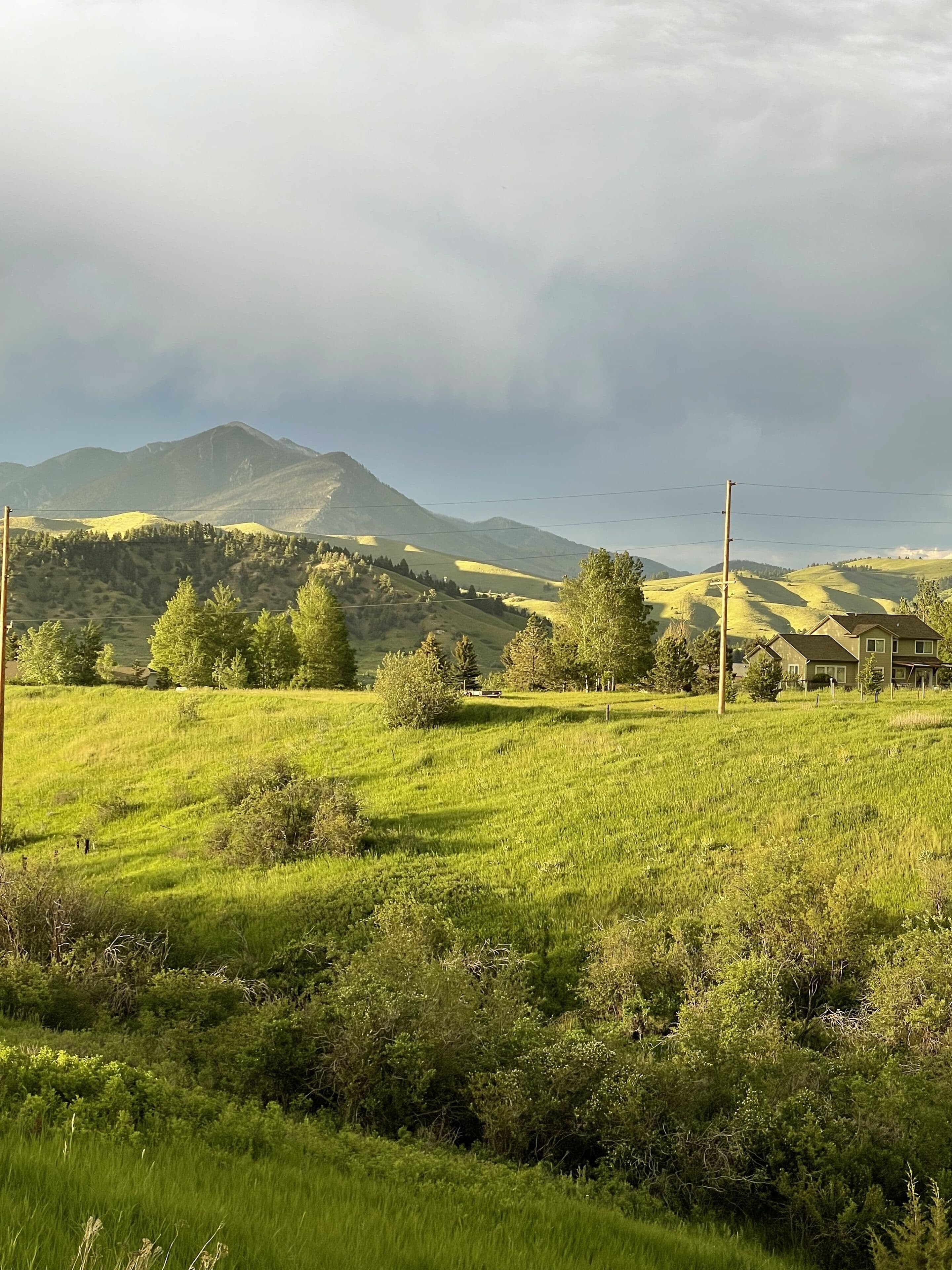 Close to Downtown with Mountain Views