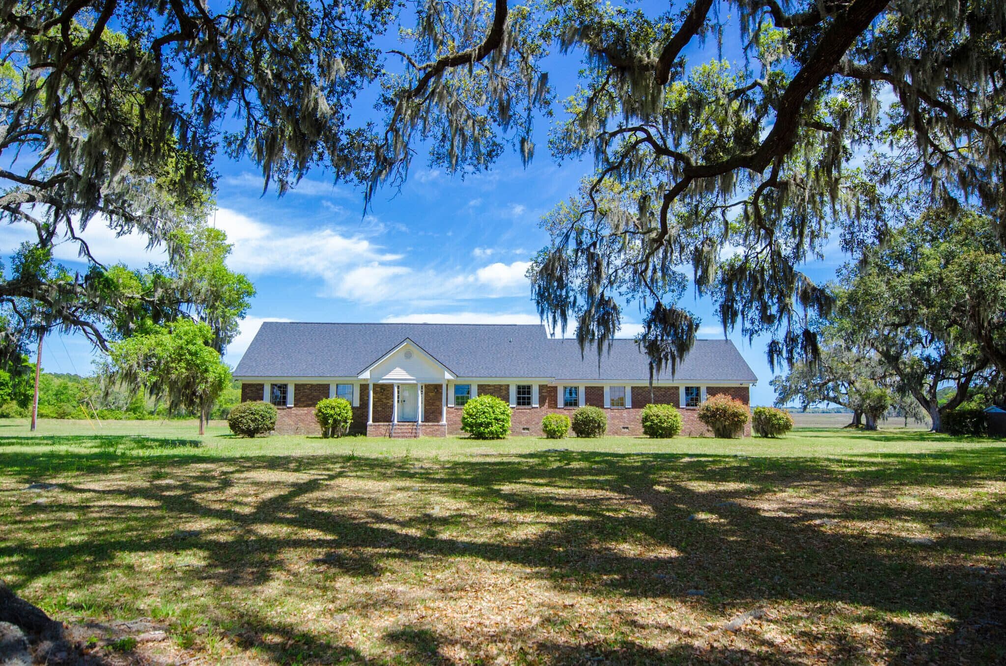 Historic Charleston Waterfront Hut Homestead Close to Downtown & Kiawah/Folly
