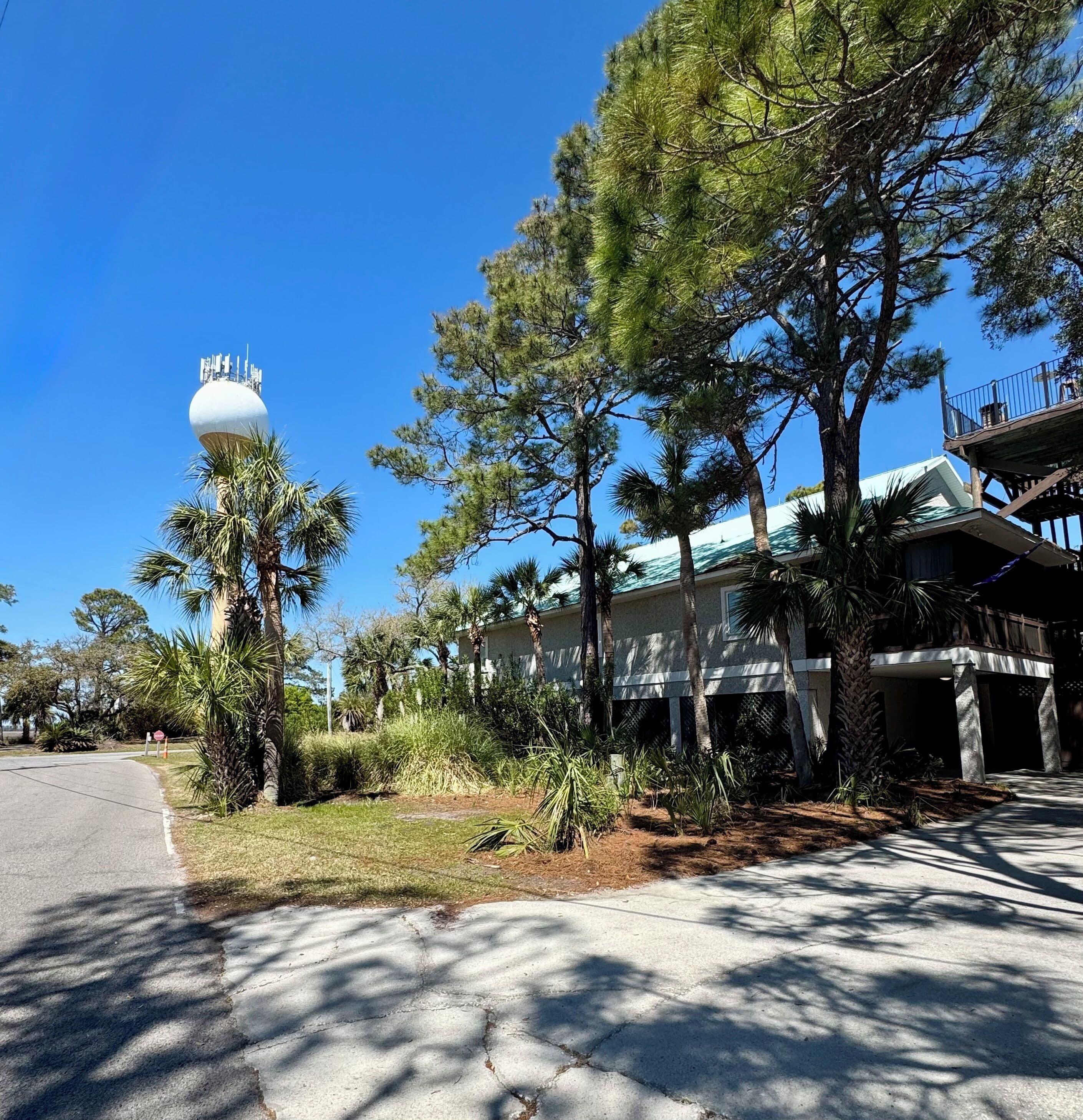 Located in Heart of Fripp Island. Short walk to Beach, cards avail., sleeps 24!