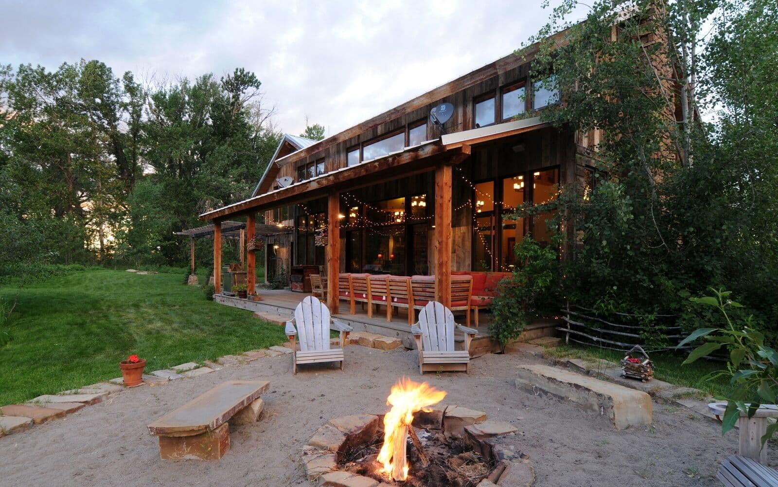 Luxurious Sourdough Canyon Lodge with Creek. 5 Star Rating. 5000+/- Sq Ft